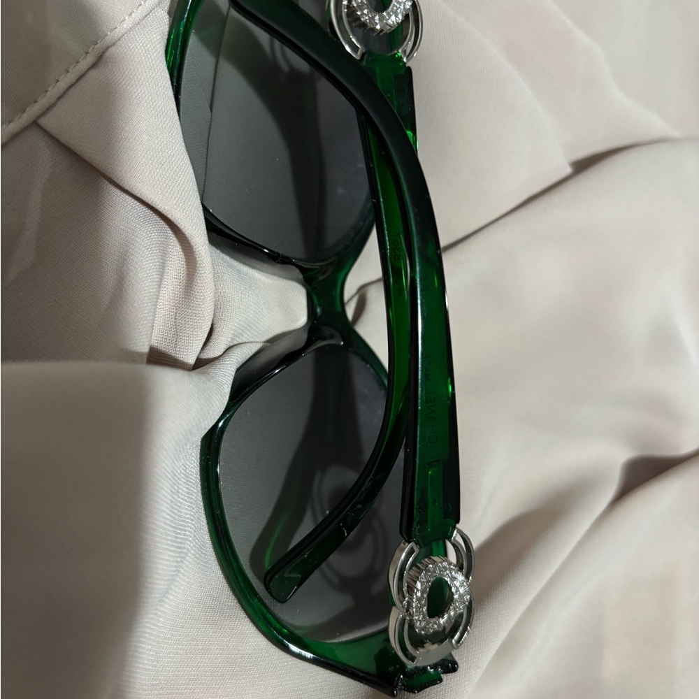 Elegant Green Sunglasses